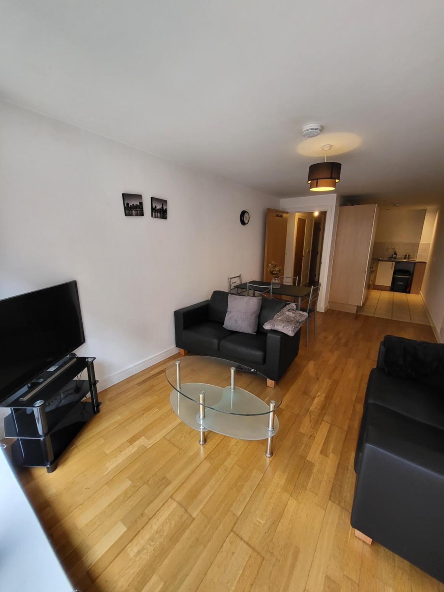 Awesome 1 Bedroom Apartment Манчестър Екстериор снимка