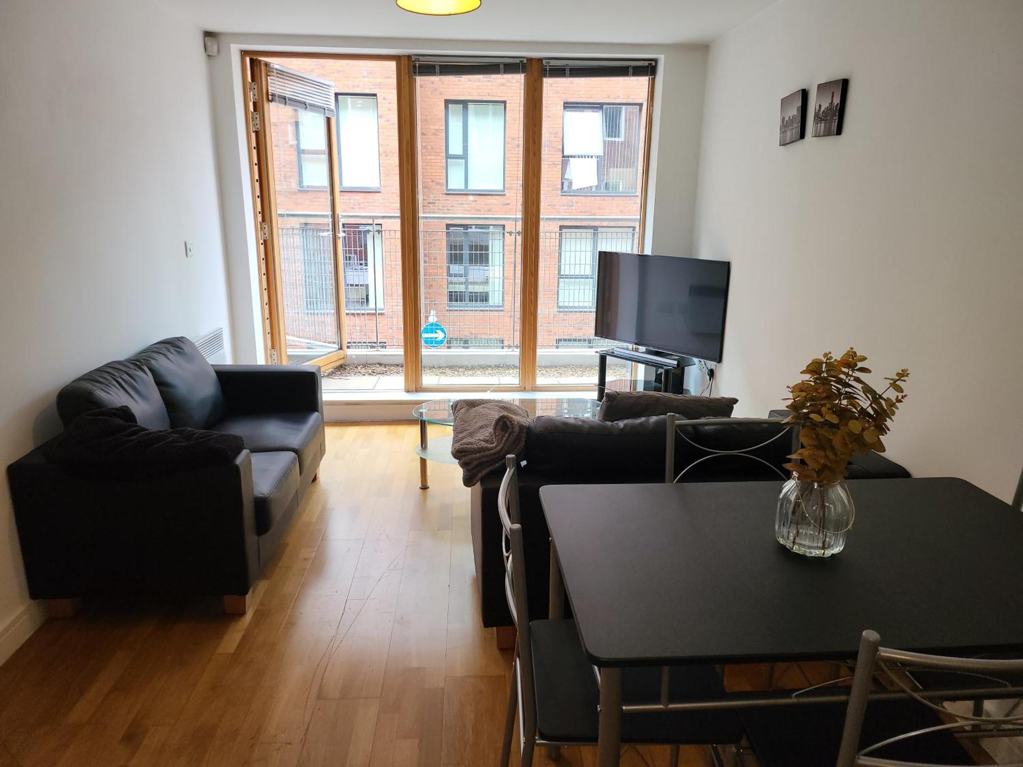 Awesome 1 Bedroom Apartment Манчестър Екстериор снимка